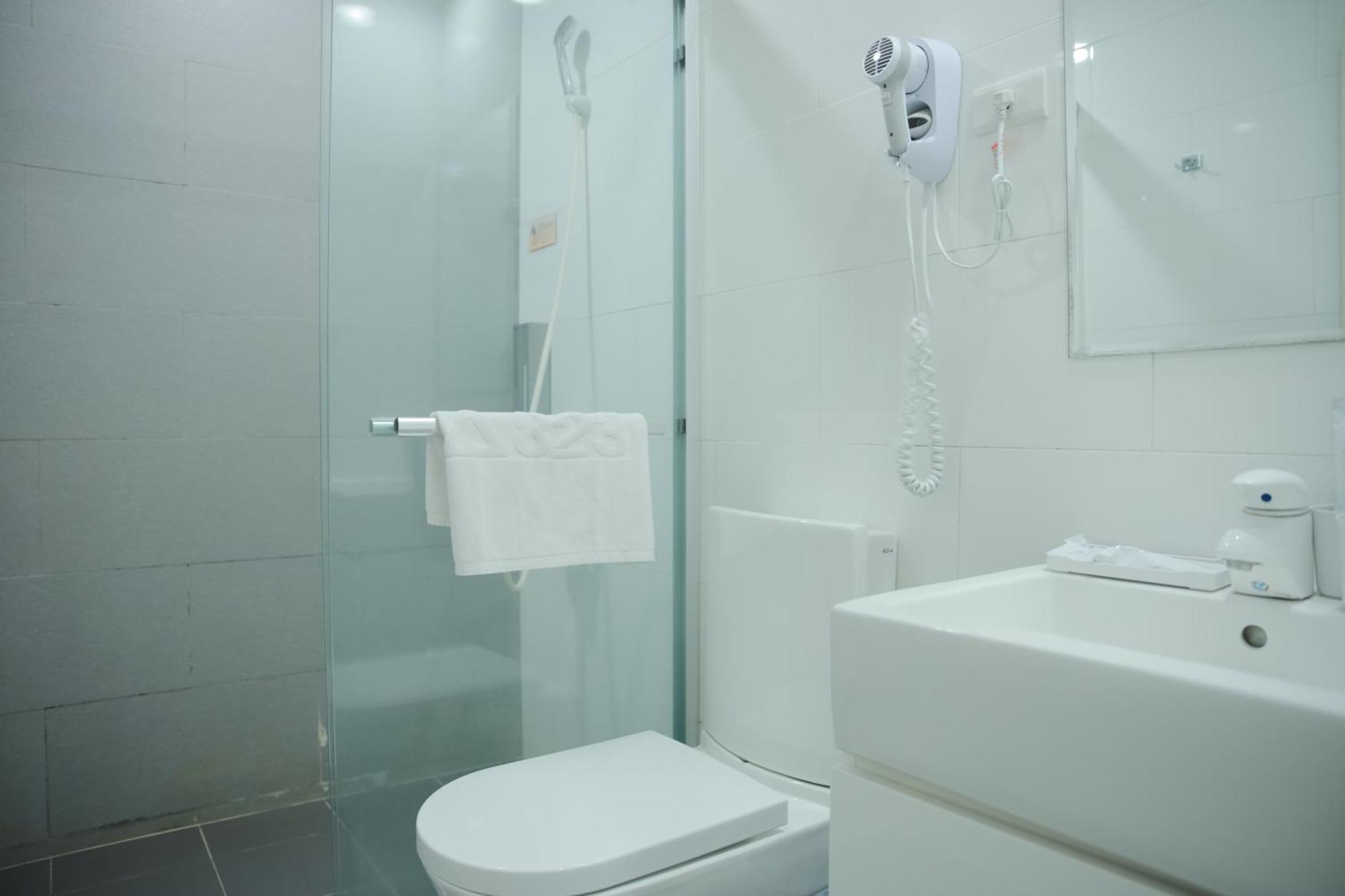 823 Tourist Hotel Цзиньху Экстерьер фото
